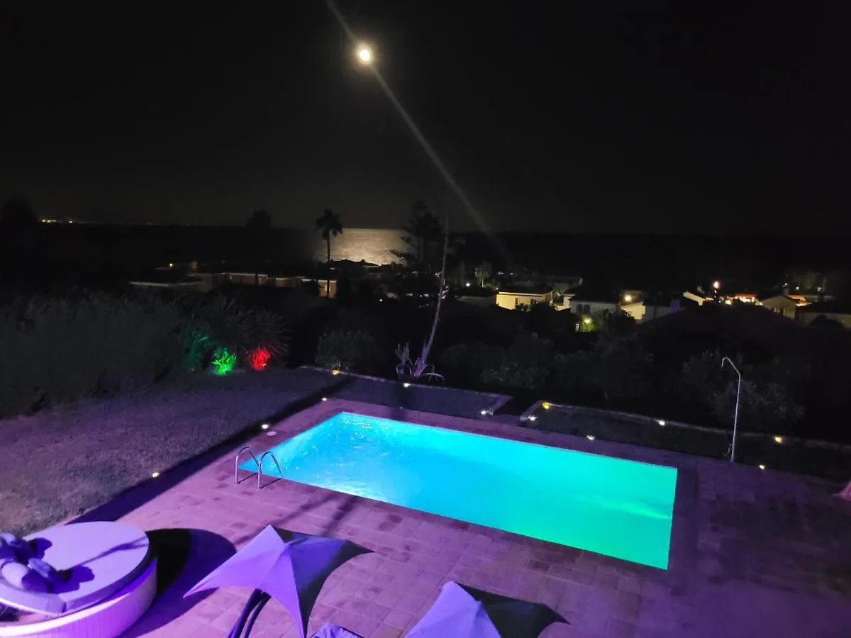 Luxury Apartments Sea Views With Pool マニルバ